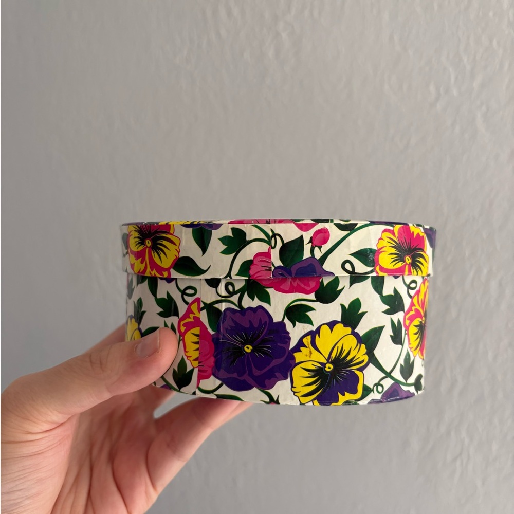 VTG Floral Patterned Accessory Box